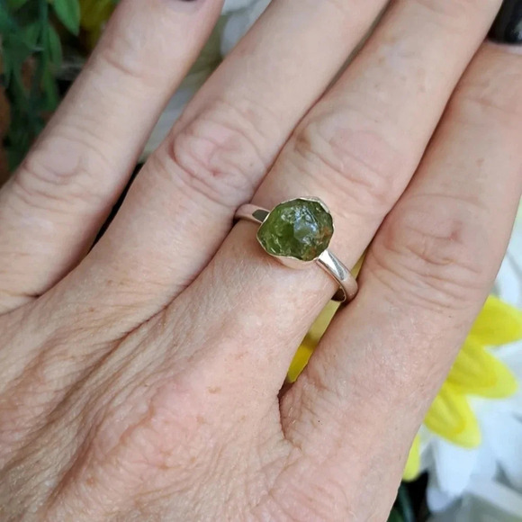Natural Raw Peridot Solitaire Ring In Sterling Silver. Size 10 - Picture 2 of 5